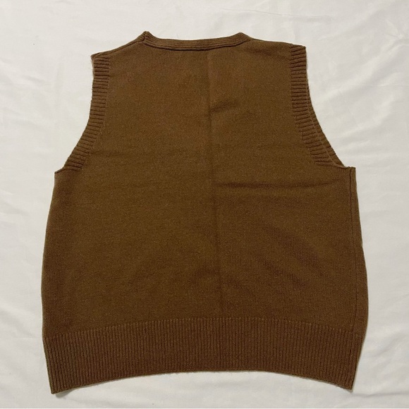 Oversized V-Neck Wool Sweater Vest - Picture 5 of 8